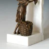 Bronze Grape Harvest Woman Sculpture with White Marble Wall for Home and Garden Decoration