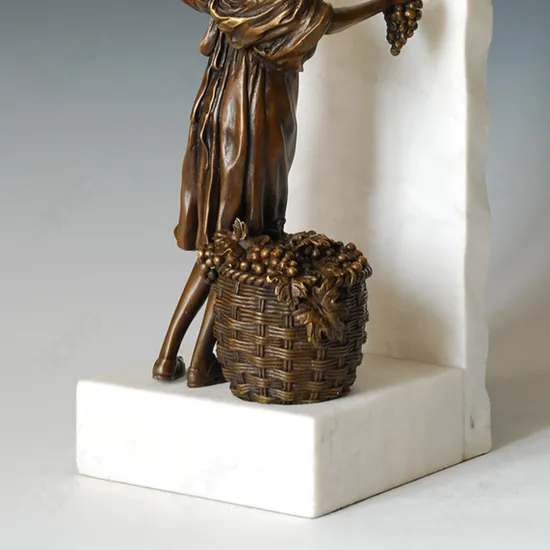 Bronze Grape Harvest Woman Sculpture with White Marble Wall for Home and Garden Decoration