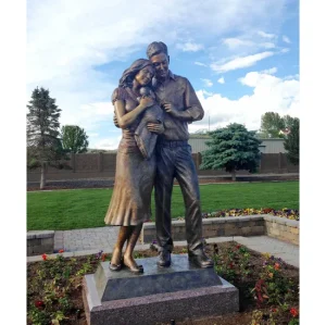 Happy-Family-Sculpture-Parents-with-Little-Baby-Bronze-Statue Happy Family Sculpture Parents with Little Baby Bronze Statue